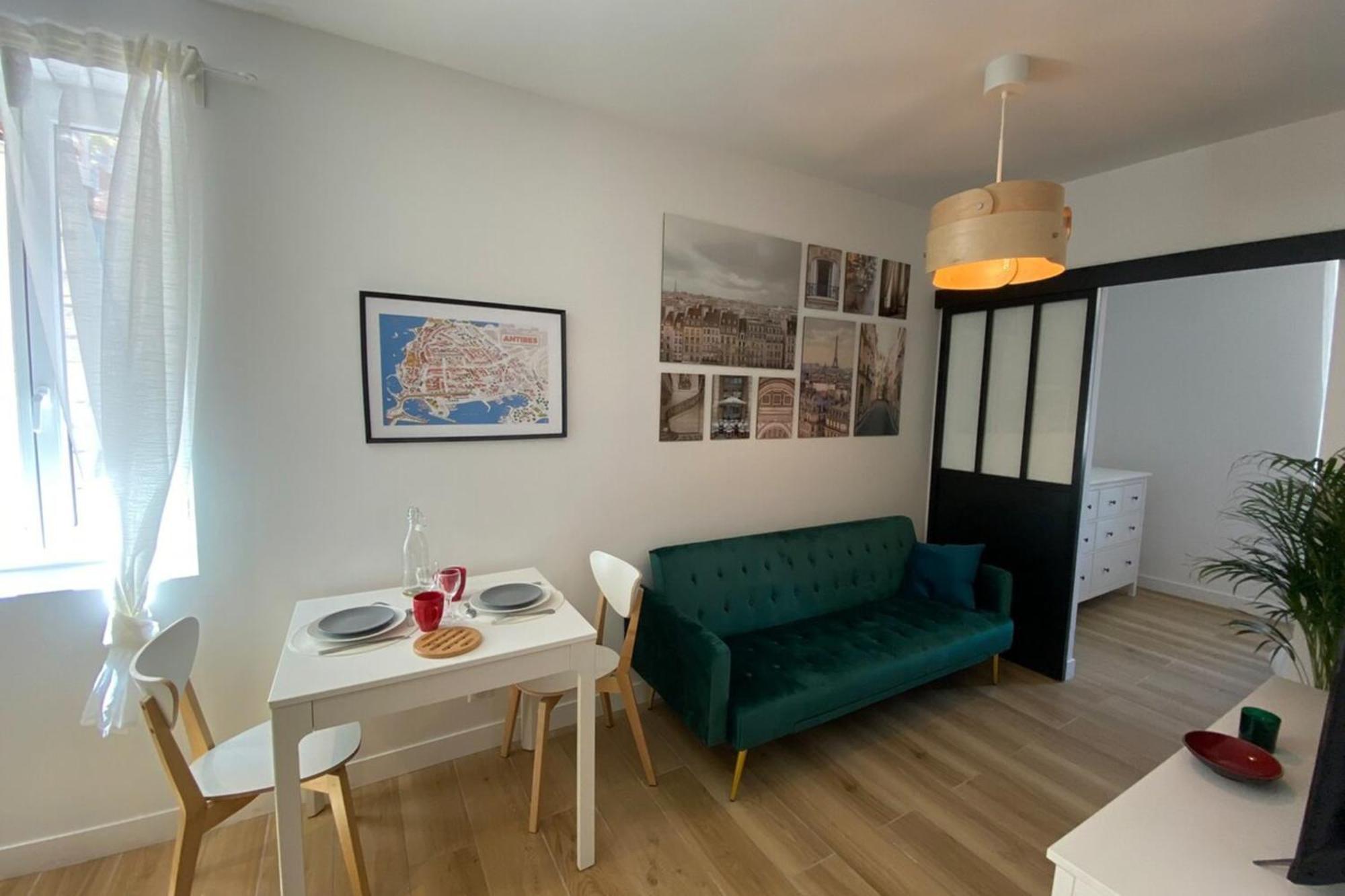 06An - Beautiful Apartment In The Heart Of Old Αντίμπ Εξωτερικό φωτογραφία