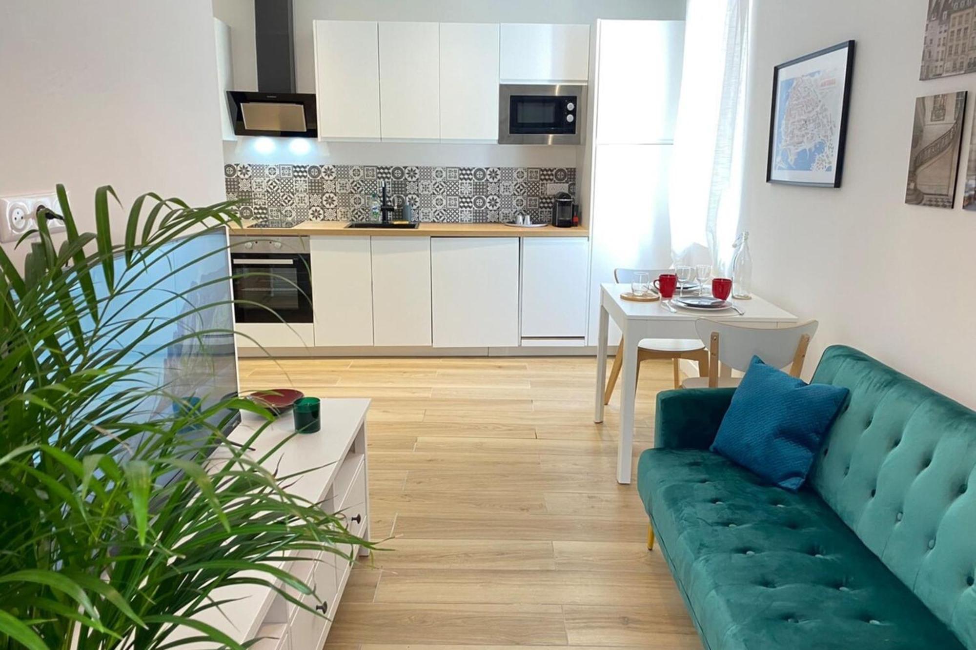 06An - Beautiful Apartment In The Heart Of Old Αντίμπ Εξωτερικό φωτογραφία
